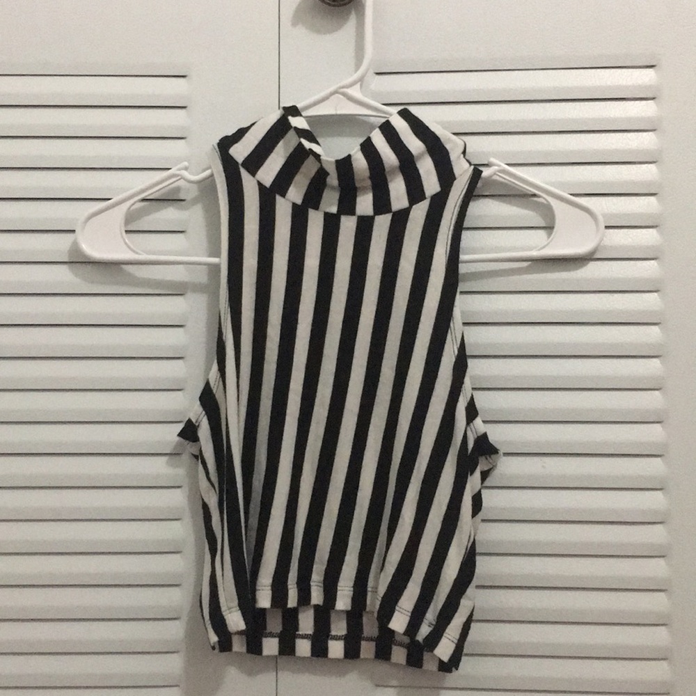 Striped crop-top
